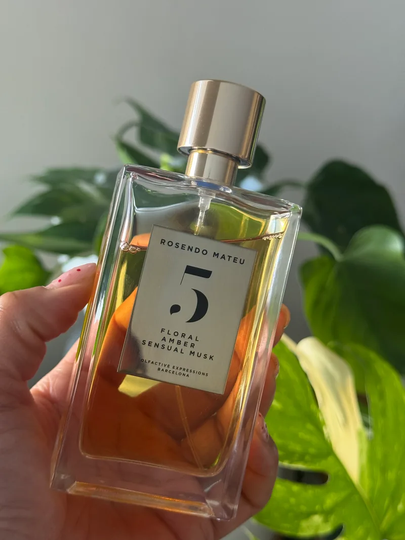 Rosendo Mateu Rosendo Mateu Nº 5 perfume decant